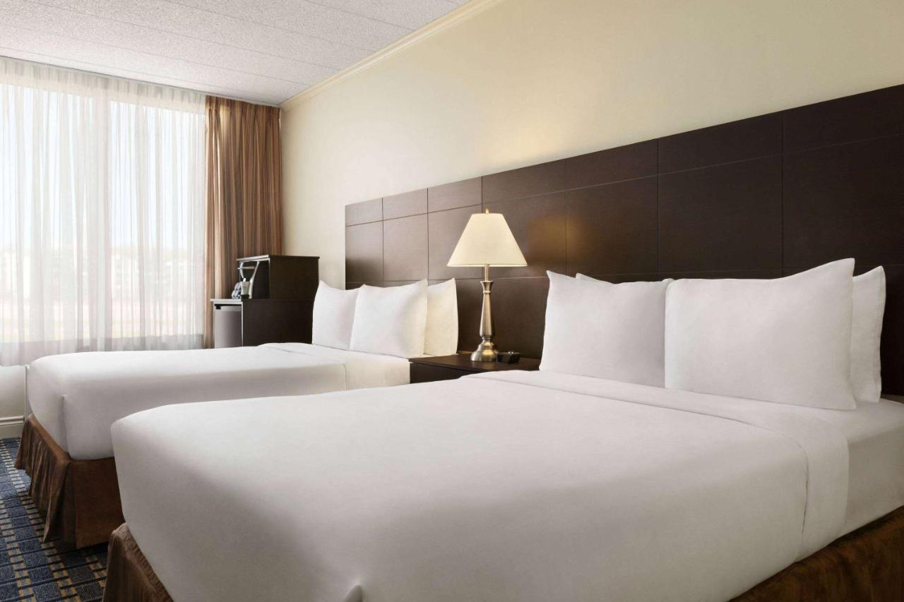 Travelodge By Wyndham Quebec City Hotel & Convention Centre Экстерьер фото